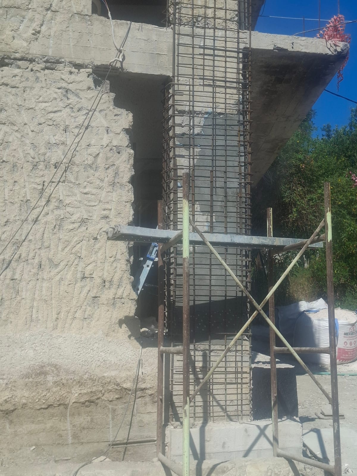Στατική ενίσχυση και ανακαίνιση κατοικίας — λεπτομέρεια εργασιών